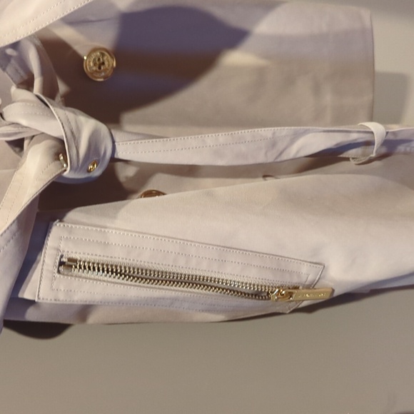 Michael Kors tan trench coat short. Size medium. - Picture 4 of 7